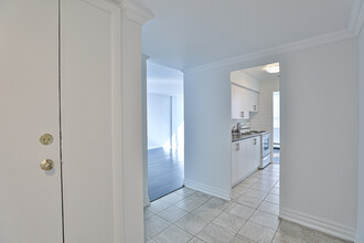 Avenue Road-484 in Toronto, ON - Building Photo - Building Photo