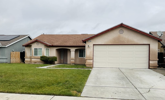 1198 Hartley Dr in Hanford, CA - Building Photo - Building Photo