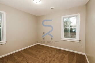 1944 Washington Rd in East Point, GA - Foto de edificio - Building Photo