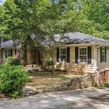 3859 Peachtree Dunwoody Rd in Atlanta, GA - Building Photo - Building Photo