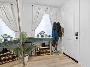 5628 Kate Way in Fontana, CA - Foto de edificio - Building Photo