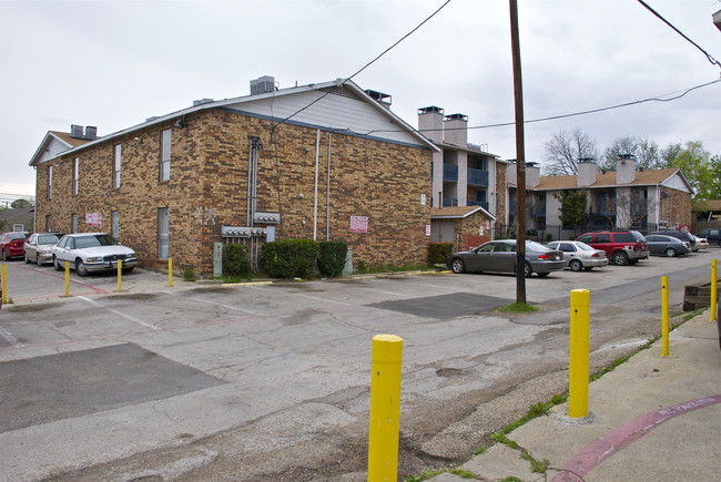 Lexington Apartments in Dallas, TX - Building Photo - Building Photo