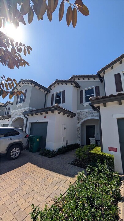 2741 NW 55th Way in Lauderhill, FL - Building Photo