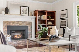 44 W Summit Dr in Emerald Hills, CA - Building Photo - Building Photo
