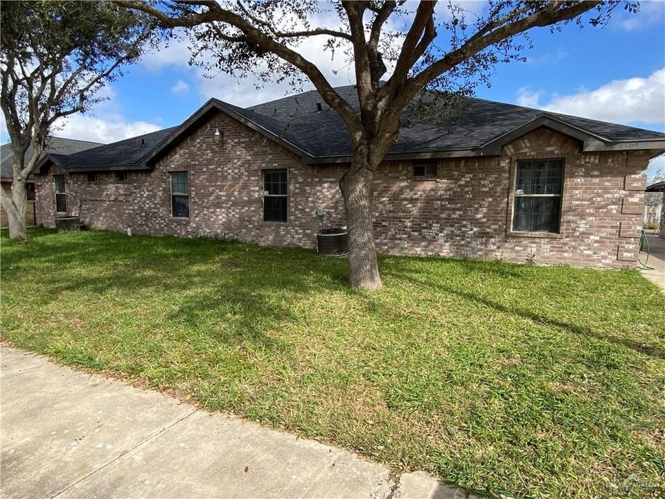 1309 Prosperity Dr in Edinburg, TX - Building Photo