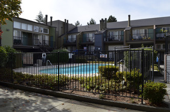 Highland Lofts Apartments in Shoreline, WA - Foto de edificio - Building Photo