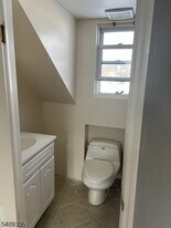 571 Avenue A in Bayonne, NJ - Building Photo