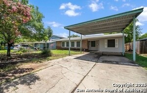 526 Schmeltzer Ln in San Antonio, TX - Building Photo - Building Photo