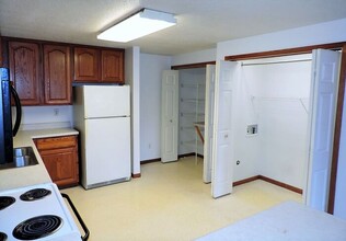 530 Iris Ave in Tiffin, IA - Foto de edificio - Building Photo