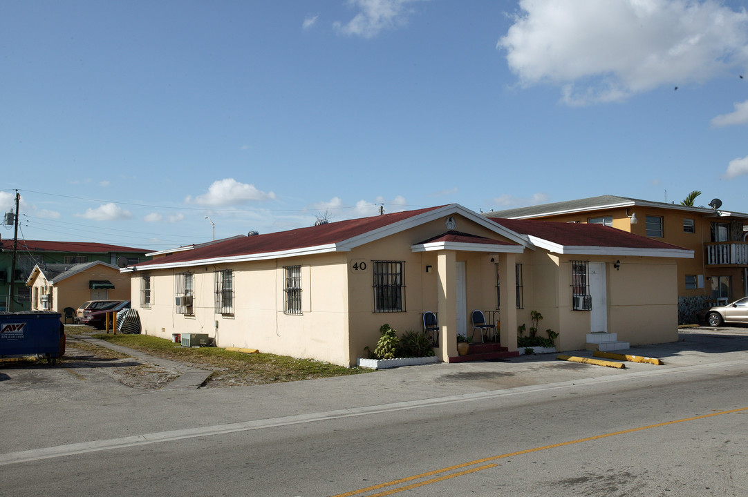 40 W 23rd St in Hialeah, FL - Foto de edificio