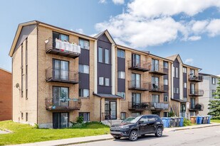 1250 Antonio Rue in Laval, QC - Building Photo