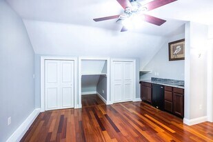 302 Grove St, Unit 302 in Wellesley, MA - Building Photo