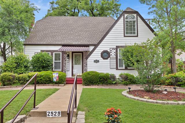 2529 Honeysuckle Ave in Fort Worth, TX - Building Photo