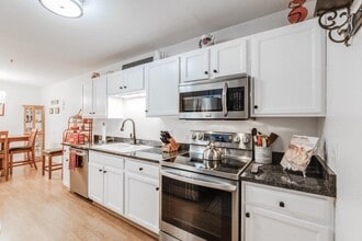 8055 Lexington Pl, Unit 2 in Pleasant Prairie, WI - Building Photo - Building Photo