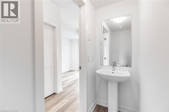 70 Kenesky Dr in Hamilton, ON - Building Photo - Building Photo