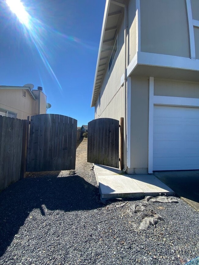 2362 Valley W Dr in Santa Rosa, CA - Building Photo - Building Photo