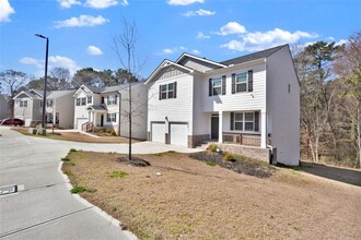 1054 Mackets Ct SE in Atlanta, GA - Foto de edificio - Building Photo