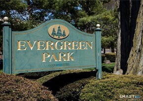 372 Knapps Hwy in Fairfield, CT - Building Photo