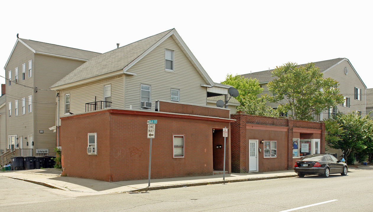 68 W Hollis St in Nashua, NH - Foto de edificio