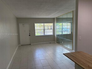 1301 N 12th Ct in Hollywood, FL - Building Photo - Building Photo