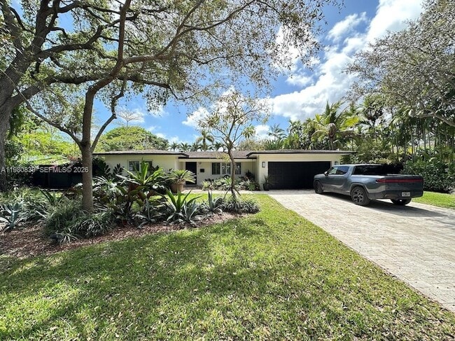 6520 SW 65th St in South Miami, FL - Building Photo - Building Photo