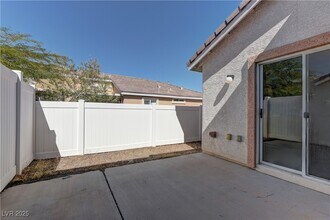 10403 Madagascar Palm St in Las Vegas, NV - Building Photo - Building Photo