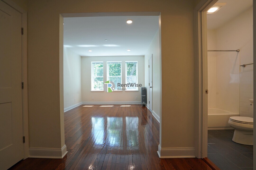123 Sutherland Rd in Boston, MA - Building Photo