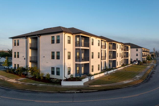 Blue Haus in Tuscaloosa, AL - Foto de edificio - Building Photo