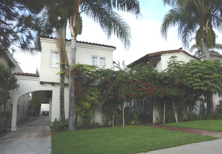 2065-2071 N Vermont Ave in Los Angeles, CA - Building Photo - Building Photo