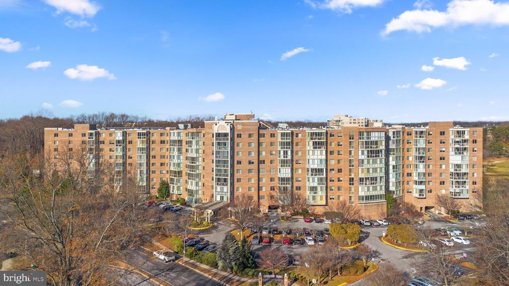 3005 S Leisure World Blvd in Silver Spring, MD - Building Photo