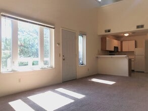 7606 Westward Way in Madison, WI - Foto de edificio - Building Photo