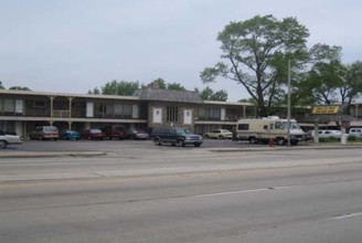 1722 N Mannheim Rd in Stone Park, IL - Foto de edificio - Building Photo