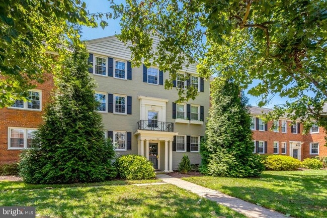 property at 1107 Belle View Blvd