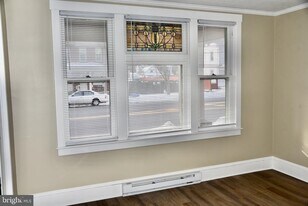 137 E Penn Ave in Robesonia, PA - Building Photo