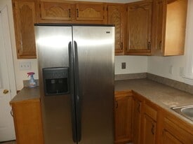 100 Lodge Rd in Poquoson, VA - Building Photo