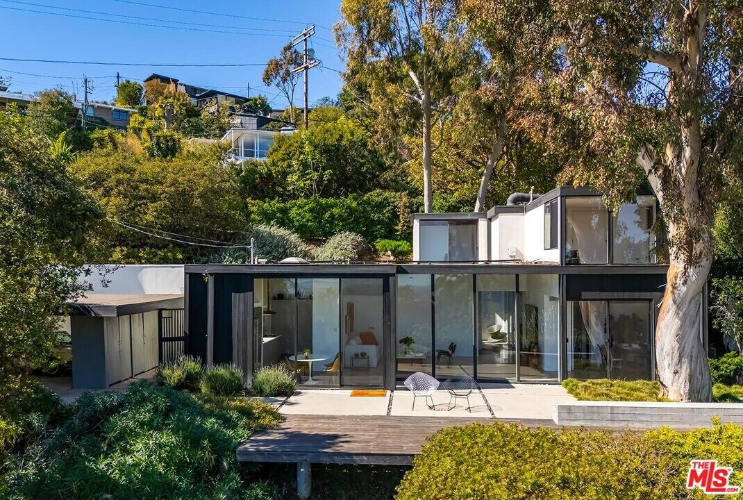 12336 Deerbrook Ln in Los Angeles, CA - Building Photo