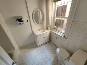 632 N 2nd St, Unit 2F in Philadelphia, PA - Building Photo - Building Photo