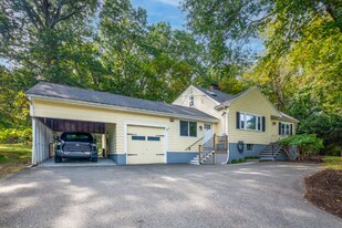 215 Blue Hill Dr in Westwood, MA - Building Photo