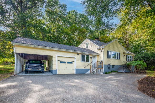 215 Blue Hill Dr in Westwood, MA - Building Photo - Building Photo