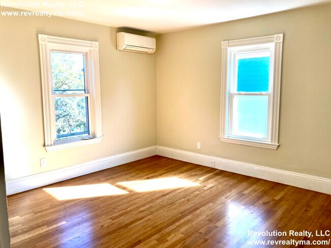 63 Hudson St, Unit 2 in Somerville, MA - Building Photo - Building Photo