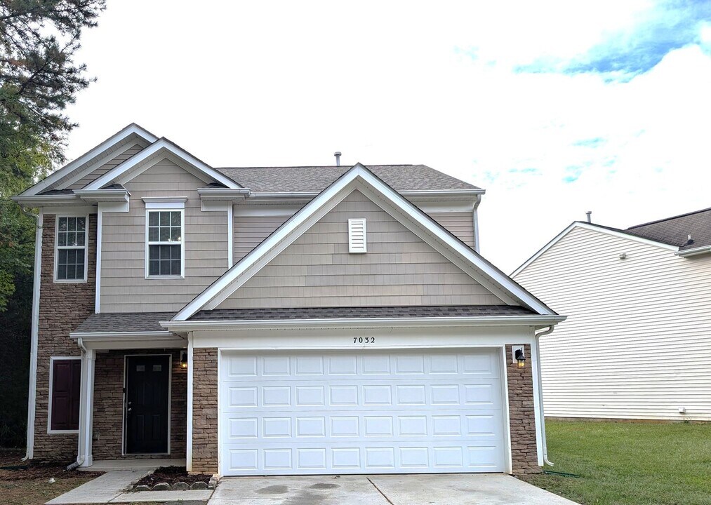 7032 Sunman Rd in Charlotte, NC - Building Photo
