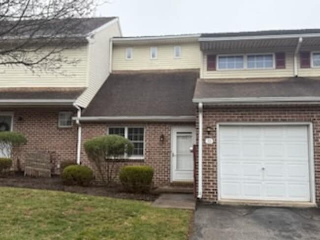 33 Jean Lo Way in York, PA - Building Photo - Building Photo