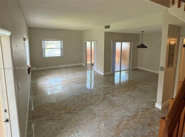 549 Racquet Club Rd in Weston, FL - Building Photo - Building Photo