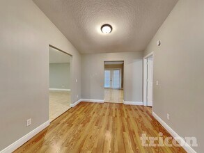 6517 Seafairer Dr in Tampa, FL - Foto de edificio - Building Photo