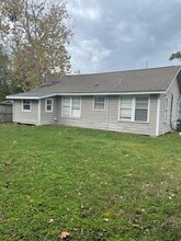 301 E Pearce St in Baytown, TX - Building Photo - Building Photo