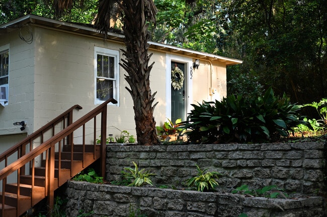 property at 502 E Van Buren St