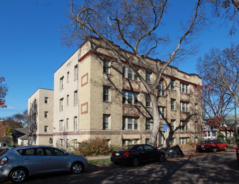 3240 Doran Apartments in Minneapolis, MN - Building Photo