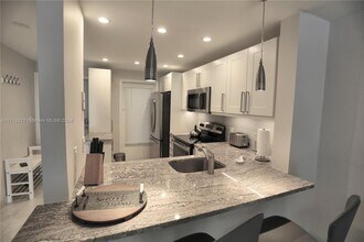 470 Paradise Isle Blvd, Unit 107 in Hallandale Beach, FL - Building Photo - Building Photo