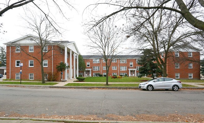 7195 W Dickens Ave in Chicago, IL - Foto de edificio - Building Photo