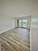 8000 Harding Ave in Miami Beach, FL - Building Photo - Building Photo